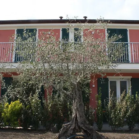 Pensión Aria Design 4*