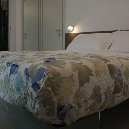 Aria Design 4*